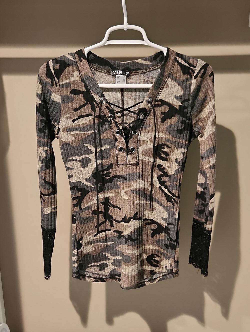 XS VENUS Lace-Up Camo Long Sleeve Top - Olive, Tan, Black